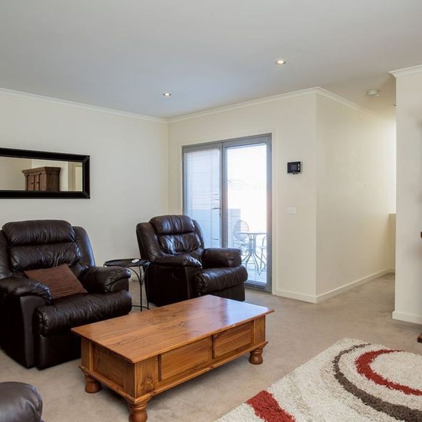 FULLY FURNISHED - AVALIABLE AUGUST 2026 - Photo 1