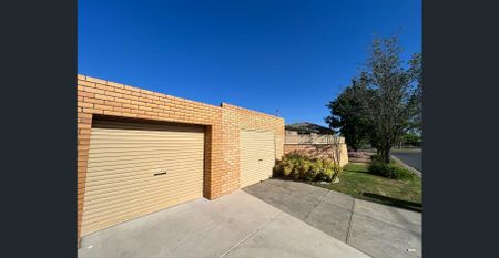 Large Family Living - Photo 5