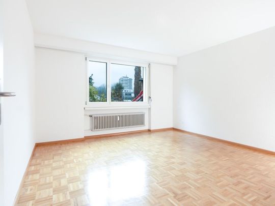 "5.5-Zimmerwohnung mit Gartenschwimmbad" - Photo 1