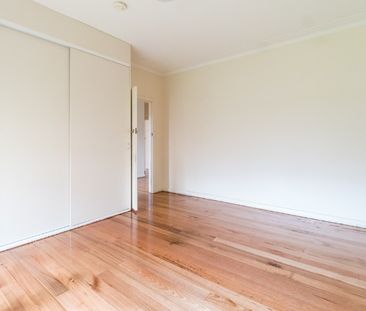 8 Plym Street, Bentleigh VIC 3204 - House For Rent | Domain - Photo 6