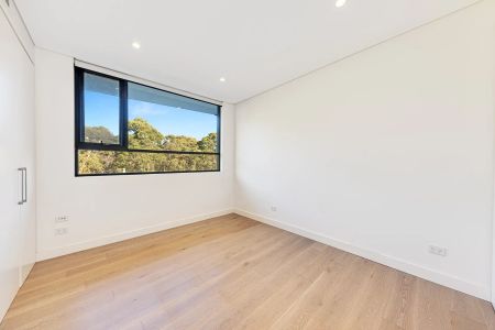 Oversized Three Bedroom Apartment with North Facing Balcony - Photo 4