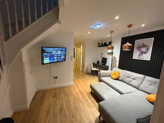 5 Bed Semi-Detached House, Joseph Hardcastle Close, SE14 - Photo 1