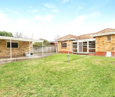 THREE BEDROOM HOME - PERFECT LOCATION! - Photo 5