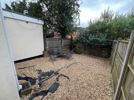 Milton Road, SO15 - Photo 4