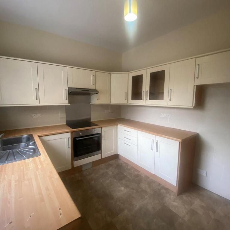 3 bedroom end of terrace house to rent - Photo 1