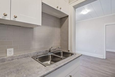 Renovated Suite - 1 Bedroom - Photo 2