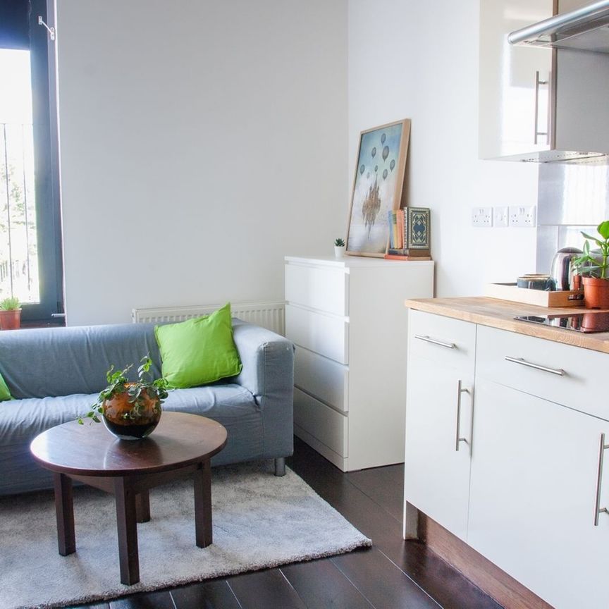 Studio Flat, Edgware Road, NW2 - Photo 1