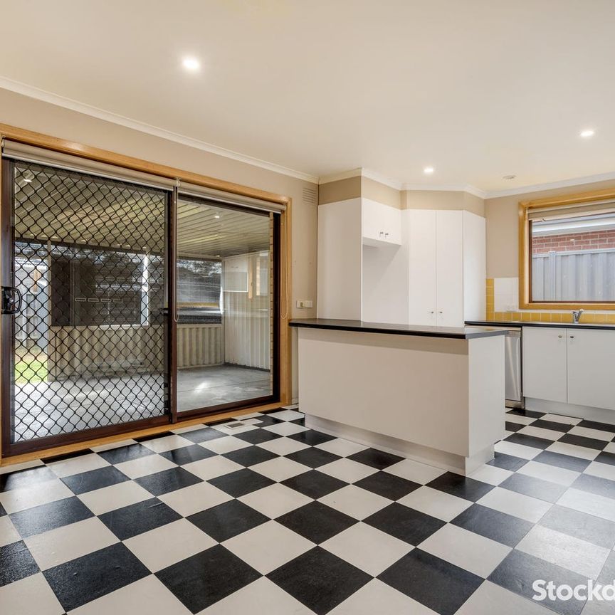 Charming Family Home - A1 Location! - Photo 1