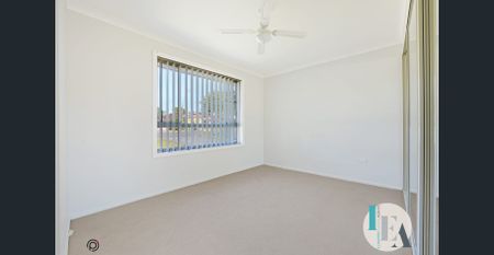 An opportunity not to be missed: Stunning Lakeside home in a sought-after street - Photo 3