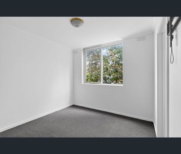 2/14 May Road, Toorak, Vic 3142 - Photo 1