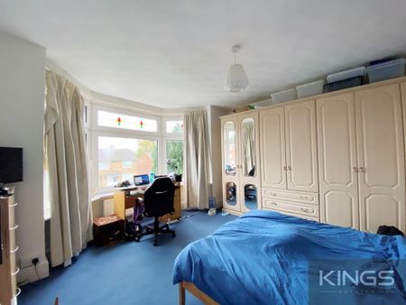 4 bedroom semi-detached house to rent - Photo 4