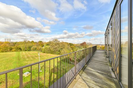 Beautiful penthouse with a wraparound balcony in Primrose Hill - Photo 2