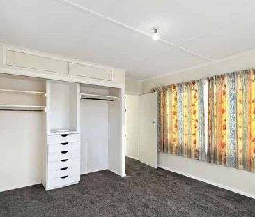 Pet Friendly - 4Bedroom Family Home in Wainuiomata - Photo 5