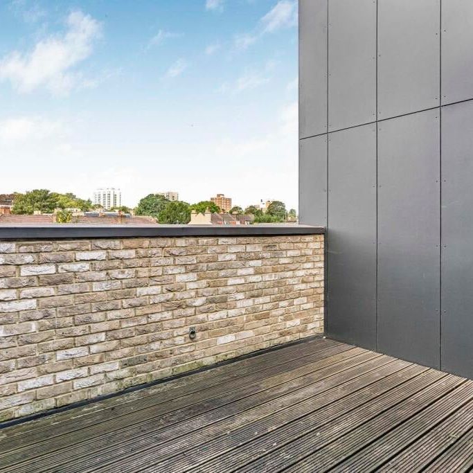 3 Bed Terraced House, South End, CR0 - Photo 1