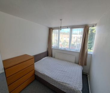 Room in a Shared House, Oval, SW8 - Photo 3