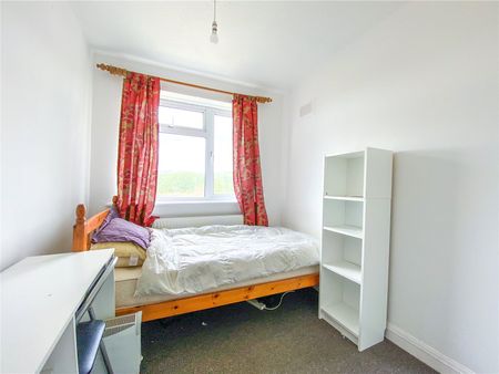 4 bedroom semi-detached house to rent - Photo 3