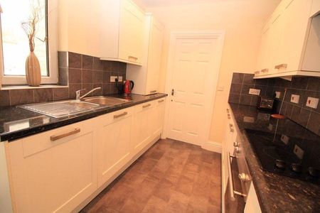 3 bedroom flat to rent - Photo 5