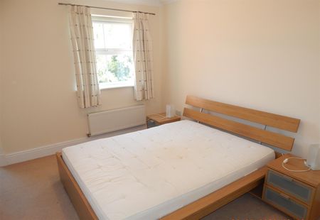 Newton Square, Bromsgrove - Photo 3