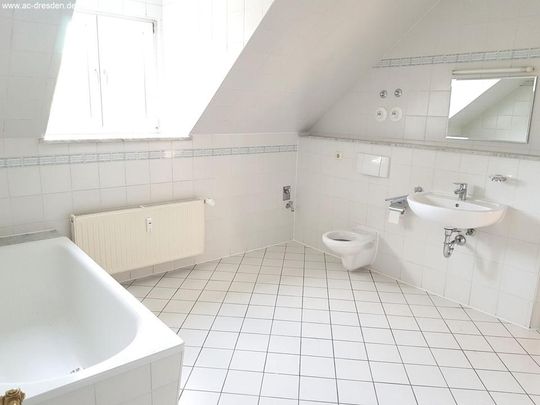 Lichtdurchflutete und großzügige 2-Zimmer-Dachgeschosswohnung im begehrten Stadtteil Schlosschemnitz - Photo 1