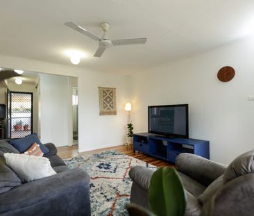 3 BEDROOM, 2 BATHROOM HOME - DOUBLE BAY SHED, SITUATED IN A CUL-DE-... - Photo 3