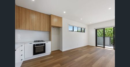 Modern Comfort in a Quiet Court Setting - Photo 4