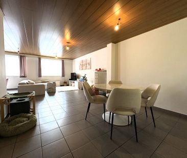 Ruim appartement met 4 slaapkamers en overdekte autostaanplaats - Foto 6