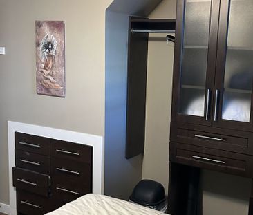 Furnished 2 Bedroom Lower in City Park - steps from the River - Photo 3
