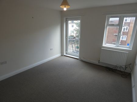 2 bed Apartment - To Let - Photo 2