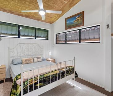 Modern 4-Bedroom Home on 1 Acre WITH POOL & SOLAR! - Photo 4