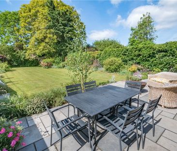 A bright and contemporary 6 bedroom family house in this popular vi... - Photo 5