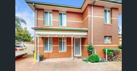 Great size comfortable townhouse - Photo 4