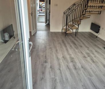 2 bedroom terraced house to rent - Photo 6