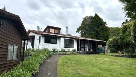 Convenient Family Home - Photo 5