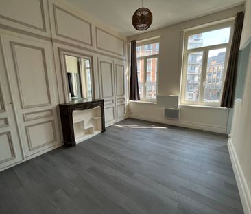 T2 situé Place Jacquart à Lille, à proximité du métro République Be... - Photo 2