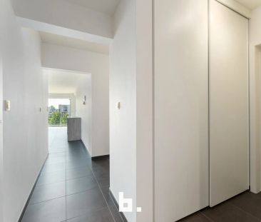 Ruim en lichtrijk appartement met 3 slaapkamers, zonneterras en garage - Photo 1