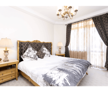 Immaculate 3 bedroom apartment - Photo 4