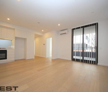 As New with Iconic Views - Photo 5