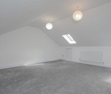 4 bedroom semi-detached house to rent - Photo 2