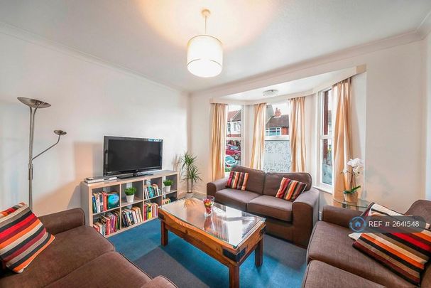 1 bedroom in a house share to rent - Photo 1