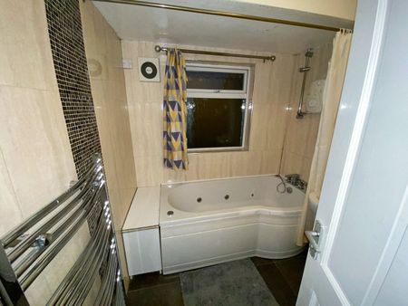 Room in a Shared House, Walsall Road, B42 - Photo 3