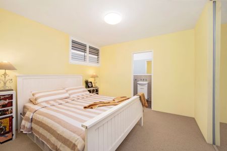 Enter Via Piper Lane - Light, Lifestyle & Location in Annandale - Photo 4