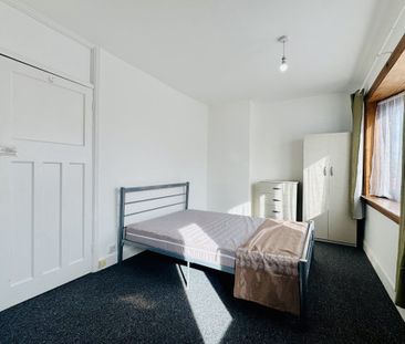 Kings Avenue - Photo 4