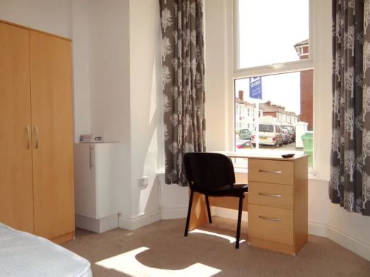 Worthing Road, Southsea - Photo 1