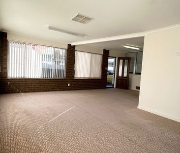 NORTH GRIFFITH LOCATION - Photo 2