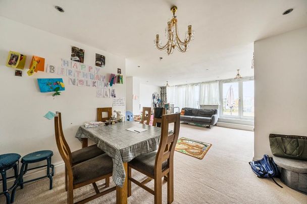 3 bedroom flat to rent - Photo 1