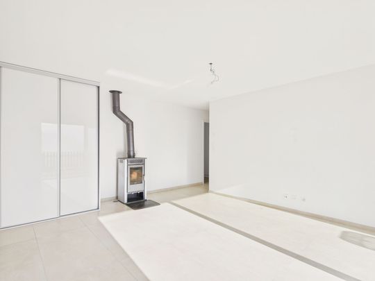 Appartement de 4.5 pièces spacieux et lumineux avec une grande terrasse et une vue imprenable sur les montagnes à Miex, VS. - Photo 1