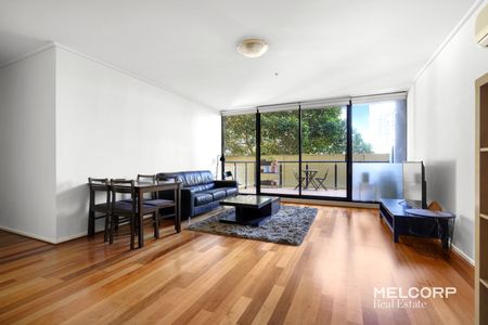 STYLE, CONVENIENCE AND GREAT SURROUNDINGS - FURNISHED - Photo 4