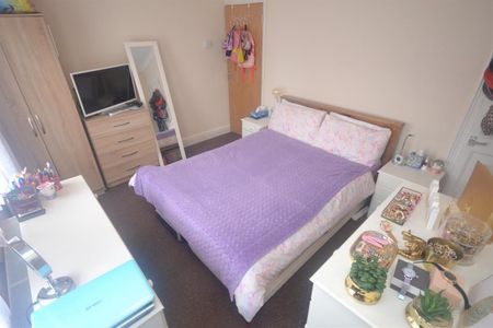 1 bedroom Flat To Let - Photo 3