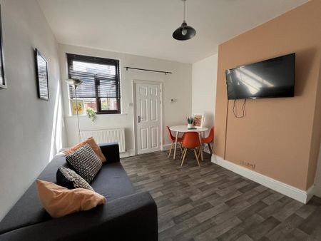 3 bedroom terraced house to rent - Photo 3