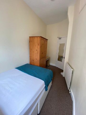 4 bedroom apartment to rent - Photo 5